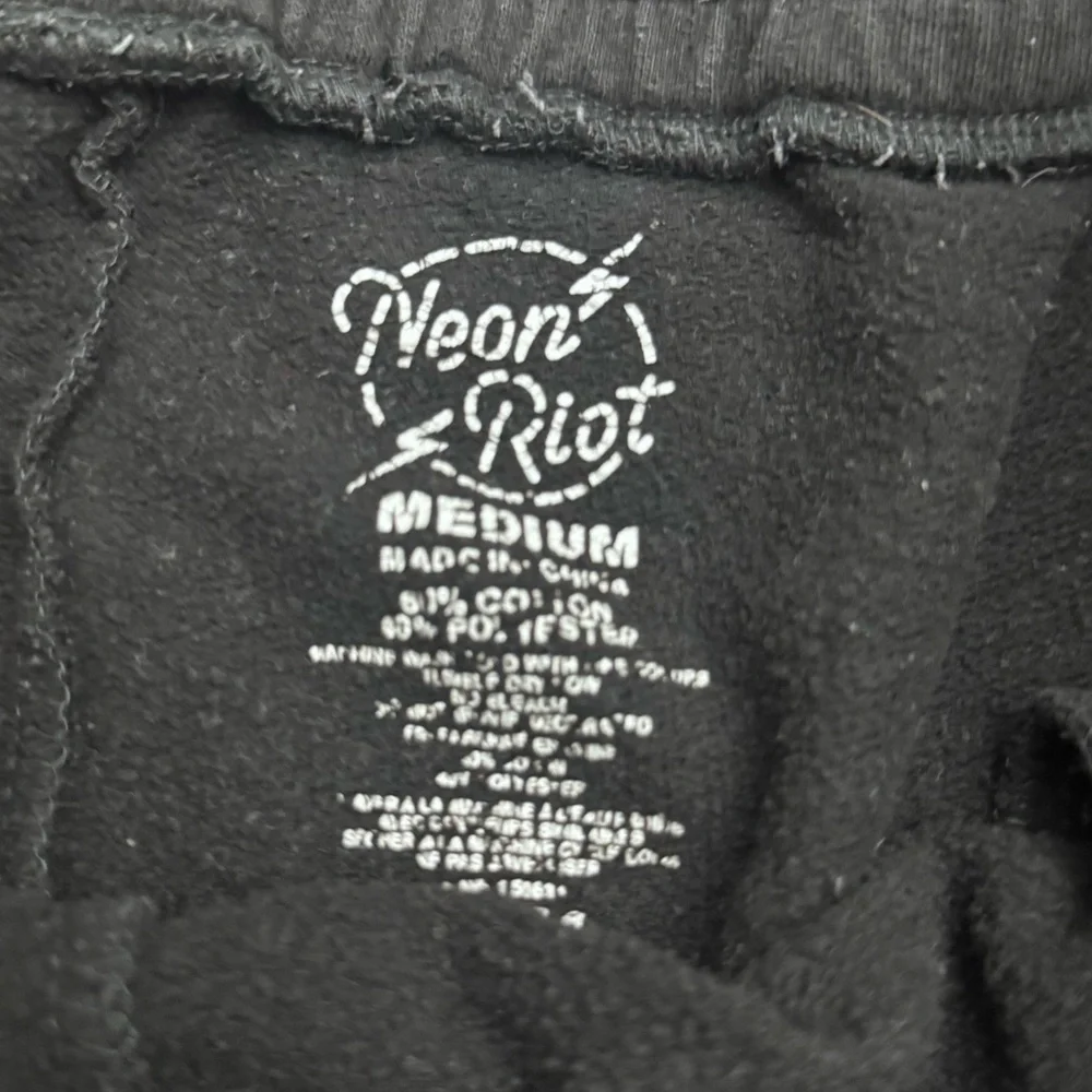 Neon Riot Shorts Mens Medium Black Los Angeles California Dreaming Graphic - Picture 4 of 7